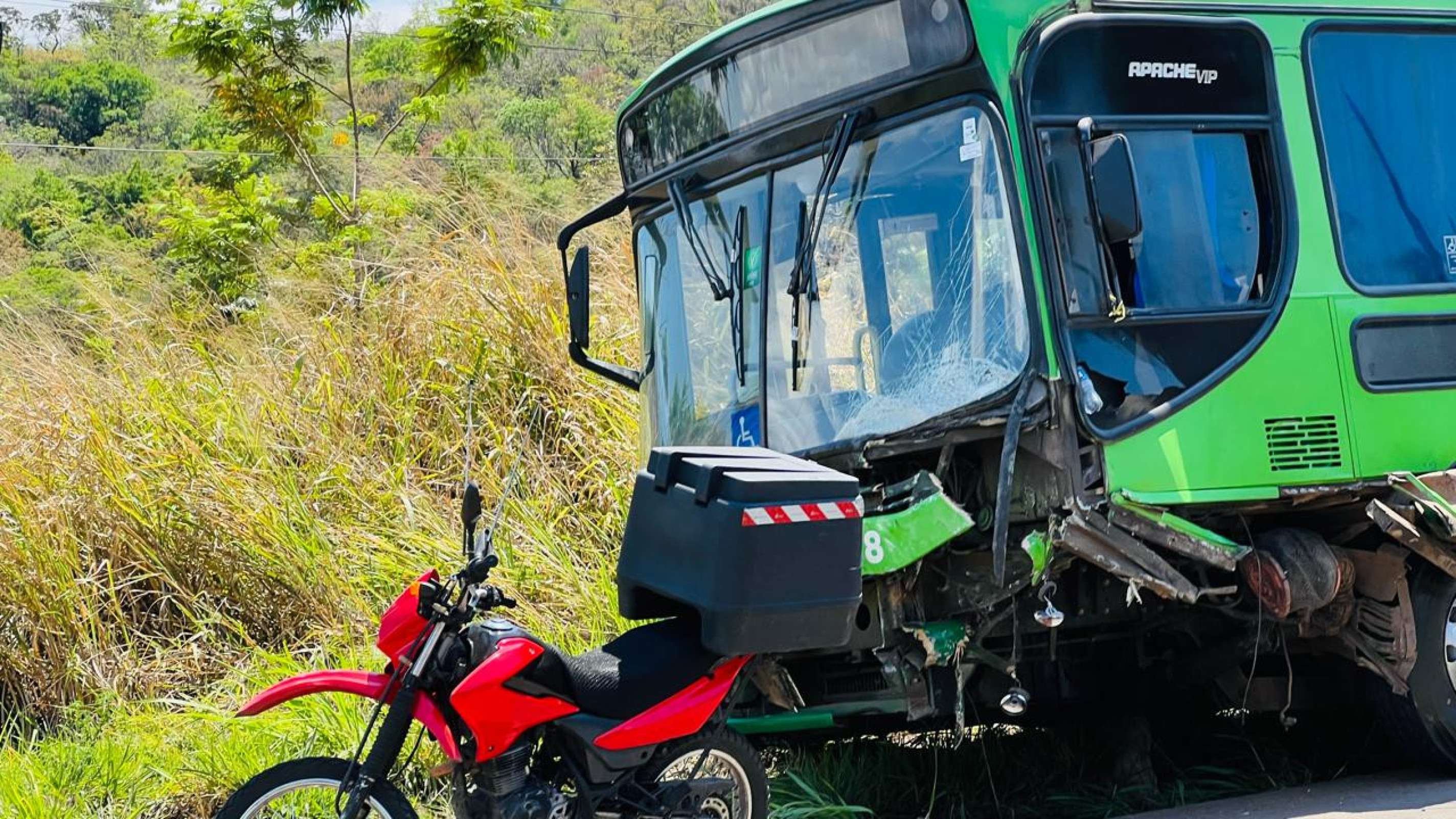 O acidente que matou uma pessoa e outras seis ficaram feridas ocorreu na BR-381, em Santa Luzia, próximo ao Posto Fumaça 