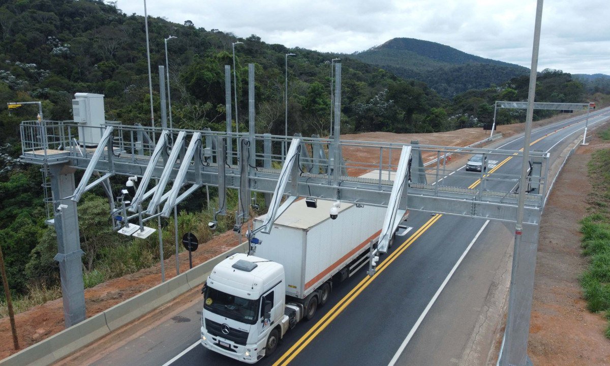 Pedágio Free Flow instaurado nas rodovias, criminosos passaram a explorar a dúvida dos motoristas sobre onde consultar e pagar as passagens - (crédito: Leandro Couri/EM/DA.Press.Brasil.MG)