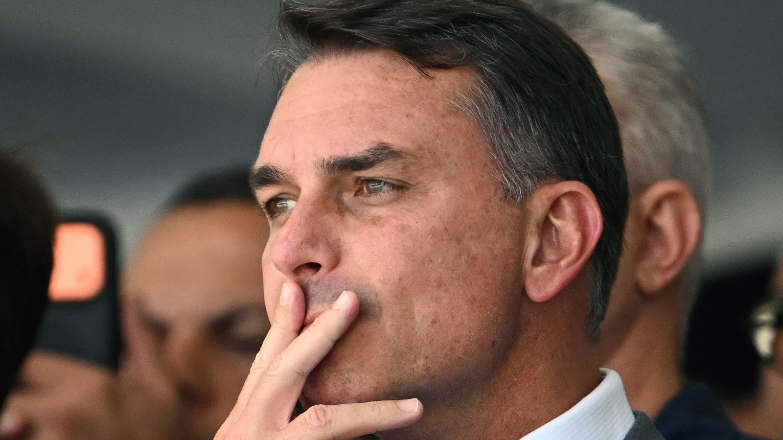 Fl&aacute;vio Bolsonaro negou que tivesse planos de retirar o t&iacute;tulo de padroeira do Brasil de Nossa Senhora Aparecida -  (crédito: Mauro Pimentel/AFP)