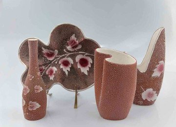 Conjunto Peças Cerâmica Pingo de Leite reúne quatro vasos em cerâmica  -  (crédito: Divulgação)