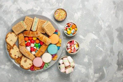 Diversos aditivos presentes em alimentos ultraprocessados podem contribuir para o surgimento dessas doenças -  (crédito: KamranAydinov/magnific)