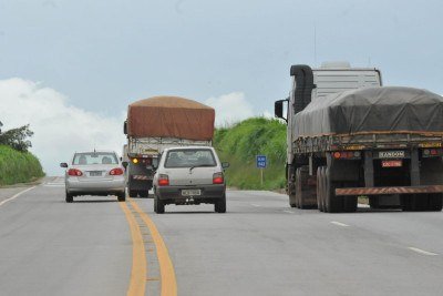 Trecho da BR-262, em Nova Serrana, no Centro Oeste de Minas (17/01/2013) -  (crédito: Marcos Michelin/EM/D.A Press. Brasil)