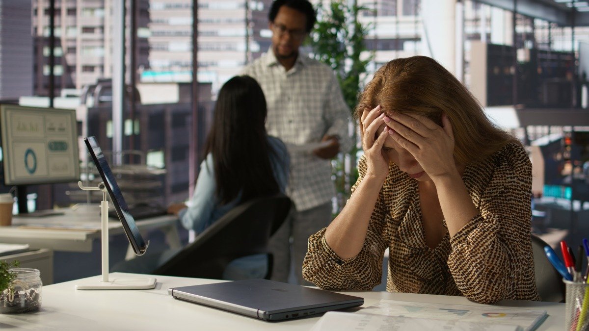 O estresse no trabalho agora gera multas: a NR-1 exige gest&atilde;o de riscos psicossociais e sa&uacute;de mental nas empresas -  (crédito: Magnific)