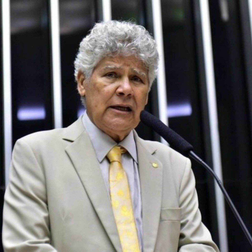 Chico Alencar diz ser censurado por post sobre Padroeira e Flávio Bolsonaro