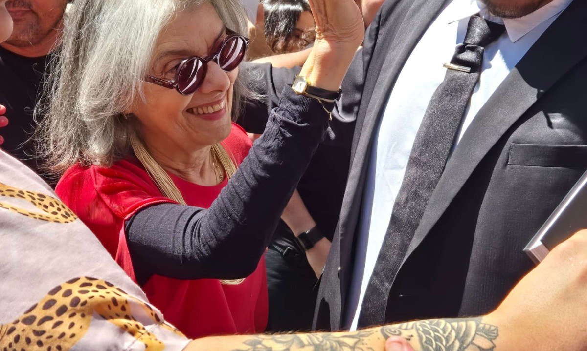 Cármen Lúcia exalta luta das mulheres pela vida e contra a violência