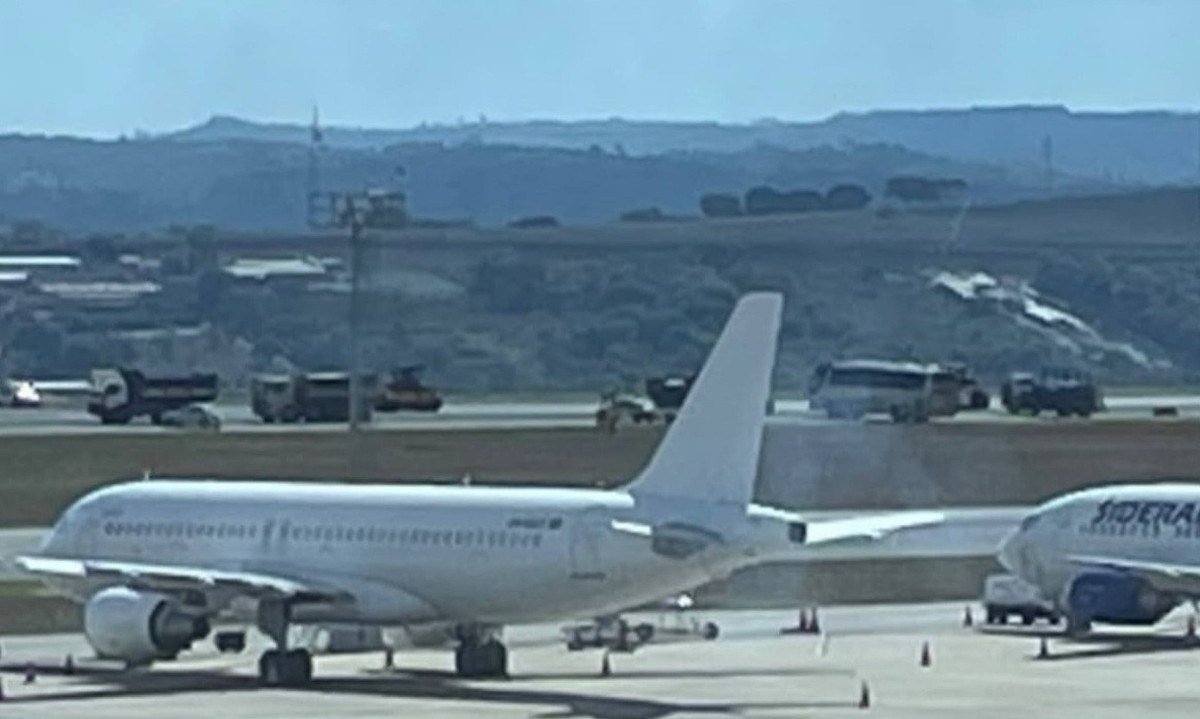 Caminh&otilde;es foram vistos no meio da pista do Aeroporto de Confins neste s&aacute;bado (26/9)