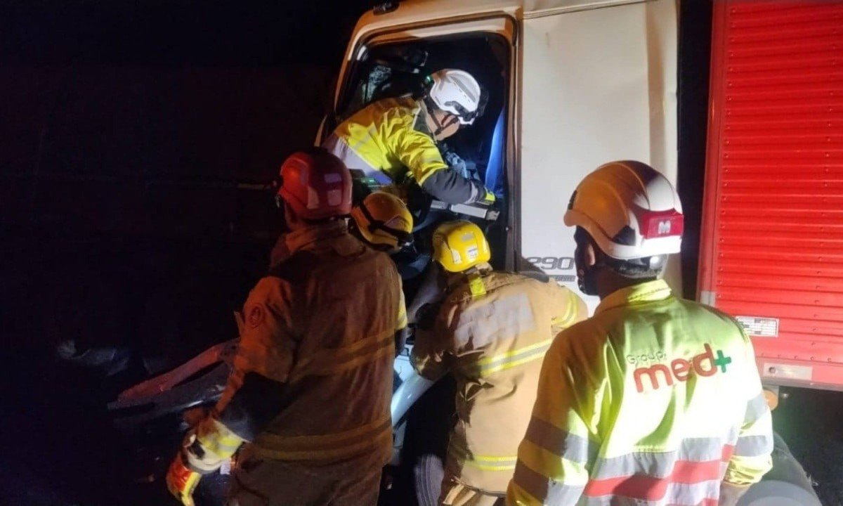 Motorista sofreu fratura nas pernas - (crédito: CBMMG/Divulgação)
