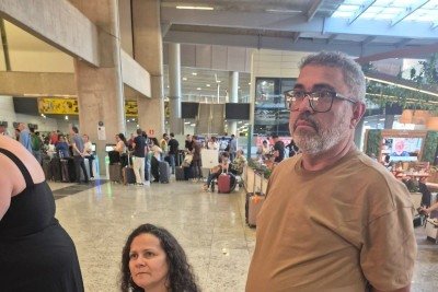 Gorete Lopes ao lado do marido, Paulo Lopes. Eles chegaram ao aeroporto as 11h

 -  (crédito: Jair Amaral/EM/DA. Press)
