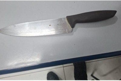 O comerciante relatou que pegou a faca para se defender das agress&otilde;es do cliente -  (crédito: PMMG/Divulga&ccedil;&atilde;o)