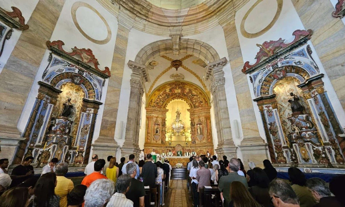 Na Igreja do Rosário, em Ouro Preto, "Carta do Pilar" é lida durante missa - (crédito: FILIPE NATANIEL/SECULT/DIVULGAÇÃO )