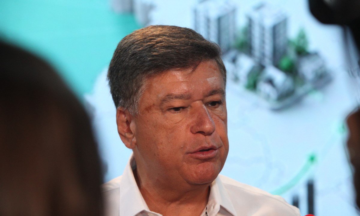 Na foto, o senador Carlos Viana (PSD) em estúdio do programa EM Minas - (crédito: Edésio Ferreira/EM/D.A.Press)