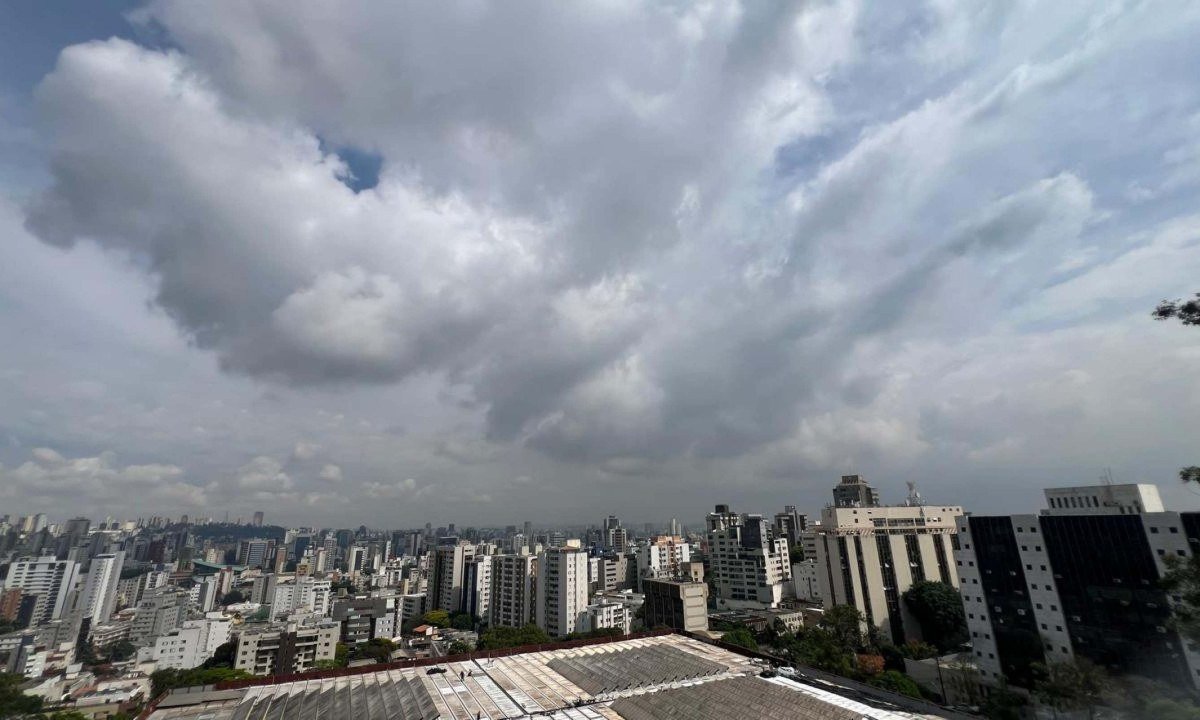 A atuação de uma massa de ar quente, provoca a ocorrência de onda de calor forte, principalmente no período da tarde, até quinta-feira (1°) - (crédito: Edésio Ferreira/EM/D.A Press)