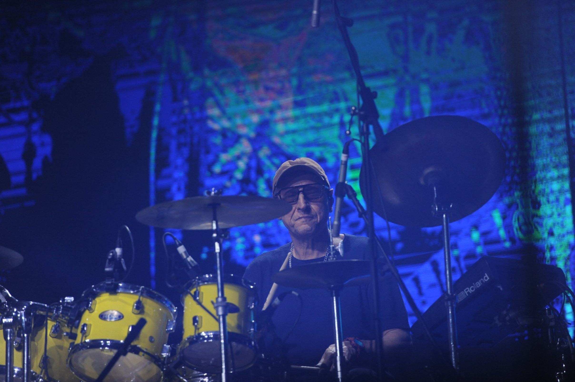 Guto, que é o único membro da formação original que nunca chegou a sair da banda, mantinha a pulsação das músicas.
-Alexandre Guzanshe/EM/D.A.Press