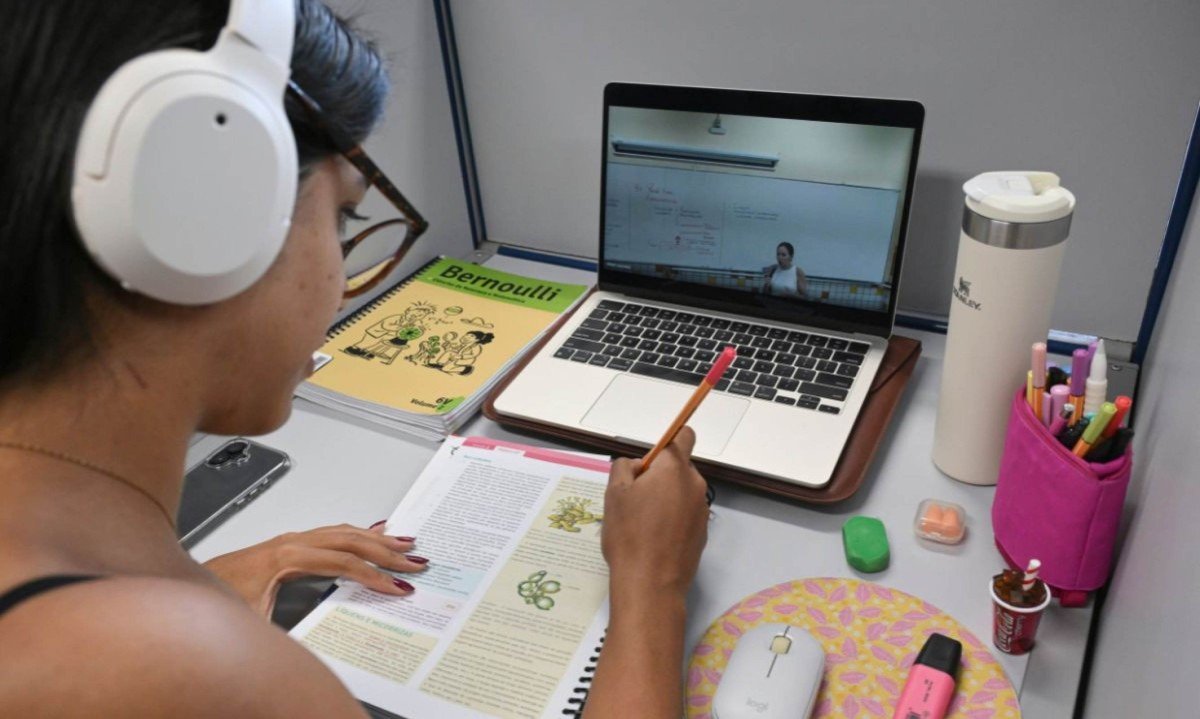 Aulões e simulados ajudam a direcionar os estudos e a reforçar os conteúdos mais recorrentes na prova.
- (crédito: Bernoulli Divulgação)