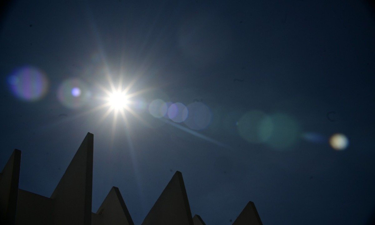 Calor intenso eleva as temperaturas em cidades de Minas Gerais, com registros acima de 40°C - (crédito: Leandro Couri/EM/D.A.Press)