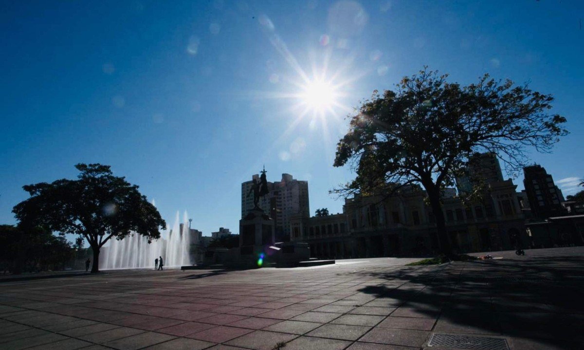 BH não deve ter recorde de temperatura nesta segunda, mas calorão continua - (crédito: Edésio Ferreira/EM/D.A.Press)