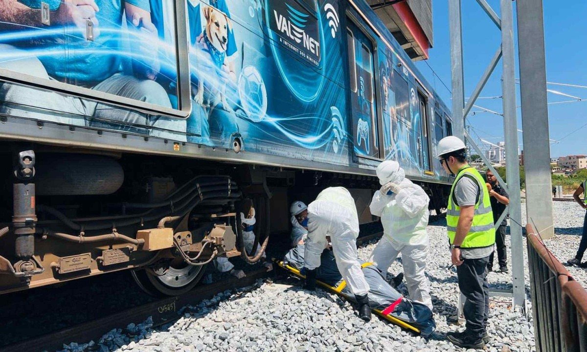 Treinamento no metr&ocirc; de BH simula atropelamento 