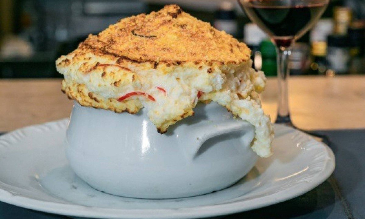 O restaurante favorito de Mateus Simões em Belo Horizonte é o Taste-Vin, onde não deixa de pedir o suflê de queijo da Serra do Salitre curado com pimenta dedo-de-moça O restaurante favorito de Mateus Simões em Belo Horizonte é o Taste-Vin, onde não deixa de pedir o suflê de queijo da Serra do Salitre curado com pimenta dedo-de-moça