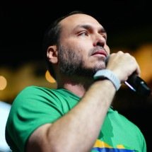 Carlos Bolsonaro exclui irmão Jair Renan de sua 'colinha' de votos - Foto: Vittor Sales/PL