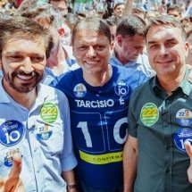 Flávio Bolsonaro: "Lula não consegue andar na rua porque é hostilizado" - PL/Campanha/Divulgação