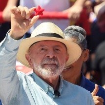 Coordenador de campanha diz que Lula 'não tem que debater com miliciano' - Miguel Schincariol/AFP