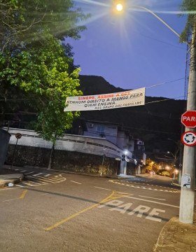 Famílias dos alunos se manifestam em apoio aos professores da rede particular em Belo Horizonte nesta segunda-feira (28)-Reprodução
