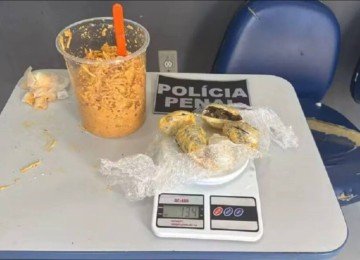 Mulher tenta entrar em presídio com drogas dentro do estrogonofe e é detida pela polícia -  (crédito: Tupi)