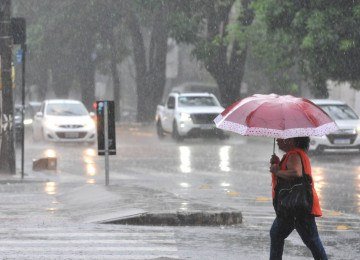 BH e outras 687 de cidades de Minas estão sob alerta de tempestade nesta segunda-feira (28/9) -  (crédito: Tulio Santos/EM/D.A.Press)