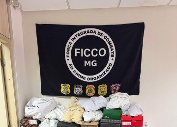 Operação resultou na apreensão de drogas,  uma máquina a vácuo e cerca de R$ 100 mil em tênis de luxo, dinheiro e veículos
 -  (crédito: Divulgação/FICCO)