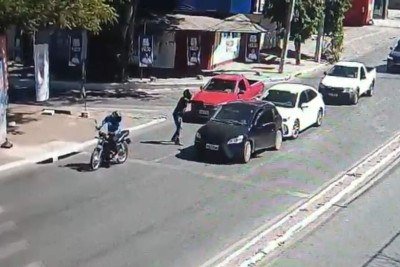 Crime ocorreu no cruzamento das avenidas Mestra Fininha e Deputado Esteves Rodrigues, em Montes Claros -  (crédito: redes sociais/divulga&ccedil;&atilde;o)