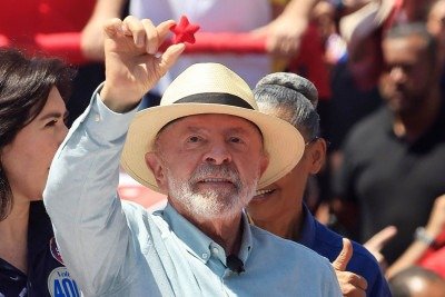 Coordenador da campanha de Lula em São Paulo afirmou que debater com Flávio Bolsonaro é 'submeter a constrangimento' -  (crédito: Miguel Schincariol/AFP)