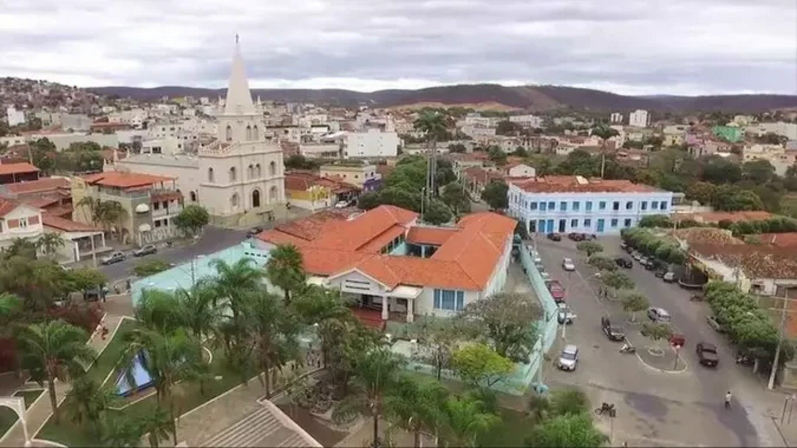 Vista panor&acirc;mica de Salinas, Minas Gerais, onde ocorreu a disputa judicial por cemit&eacute;rio ancestral familiar -  (crédito: Divulga&ccedil;&atilde;o/Prefeitura de Salinas)