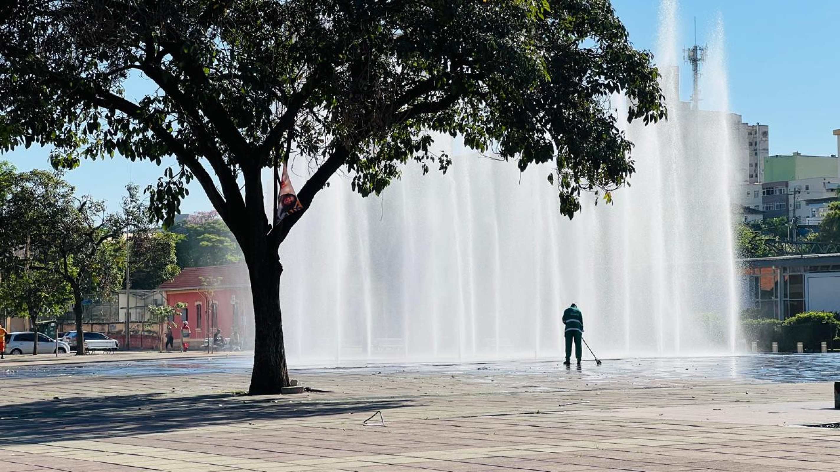 Calor ganha força no fim de setembro e alerta triplica em Minas