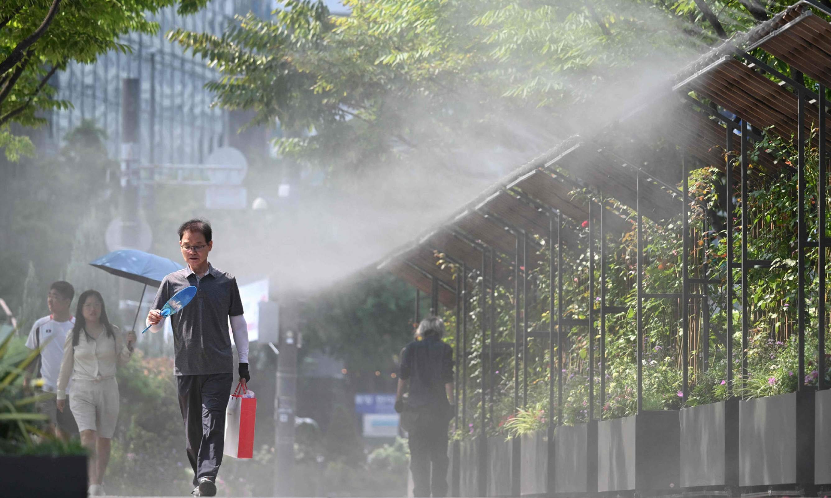 Seul, na Coreia do Sul, tem borrifadores de &aacute;gua em espa&ccedil;os p&uacute;blicos para amenizar o calor
