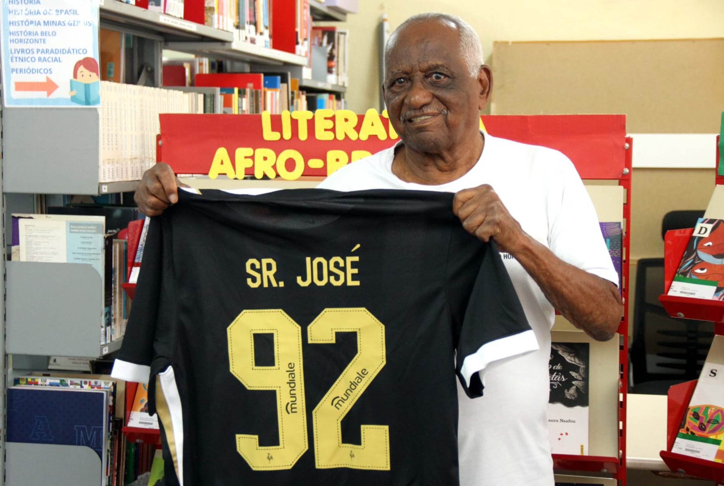 O atleticano Jos&eacute; &eacute; f&atilde; do atacante Hulk e ganhou uma camiseta personalizada com o n&uacute;mero da idade nas costas