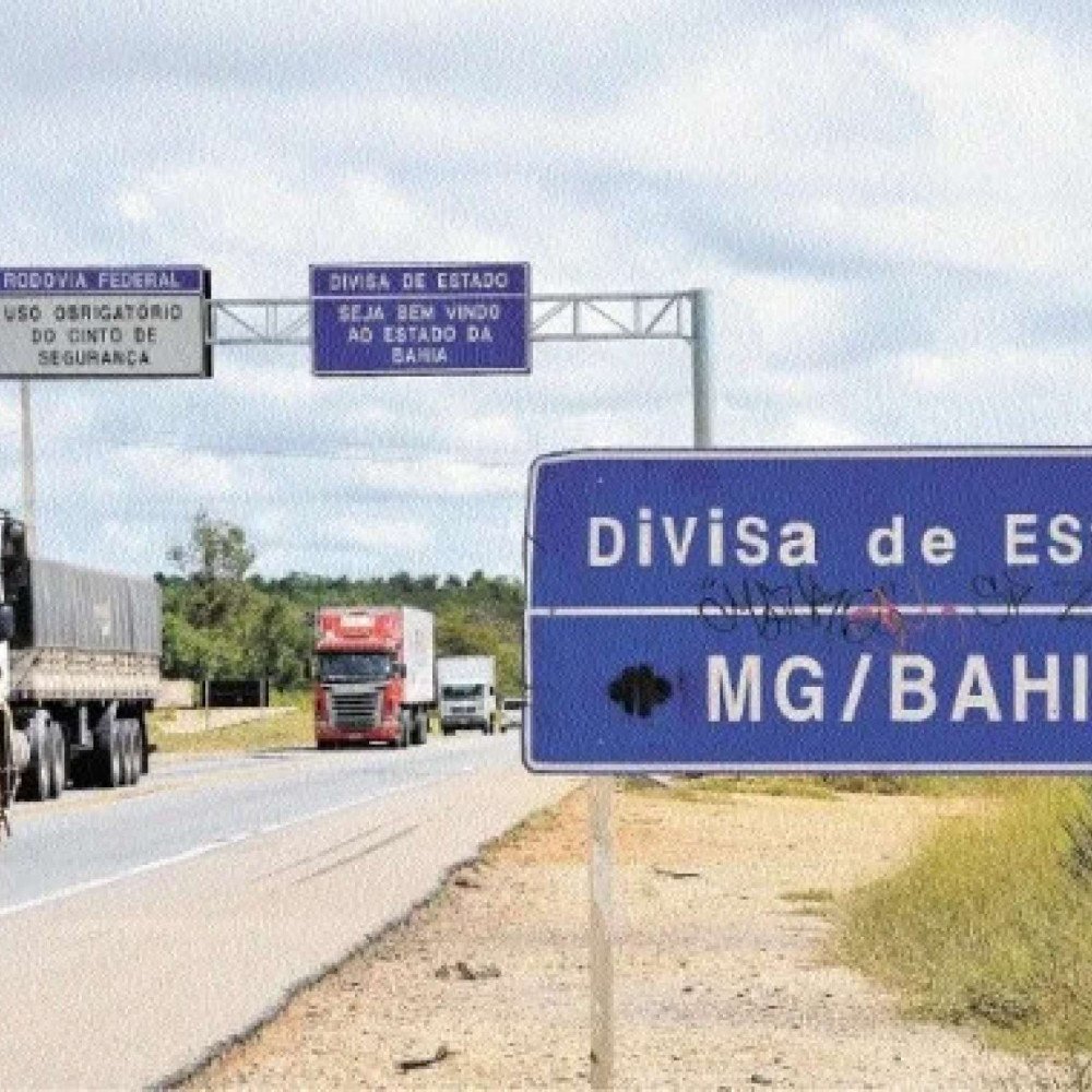 BR-116 tem trânsito interditado para instalação de equipamento de pedágio