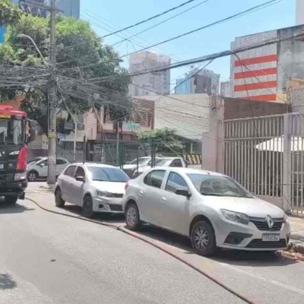 Incêndio atinge rede elétrica e deixa moradores sem luz e internet em BH
