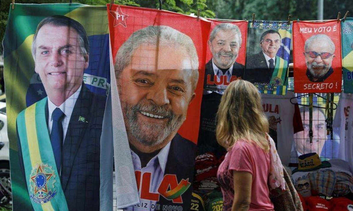 O candidato Augusto Cury, o terceiro com mais intenções de votos, em evento de campanha no Rio de Janeiro - (crédito: Tercio Teixeira/AFP via Getty Images)