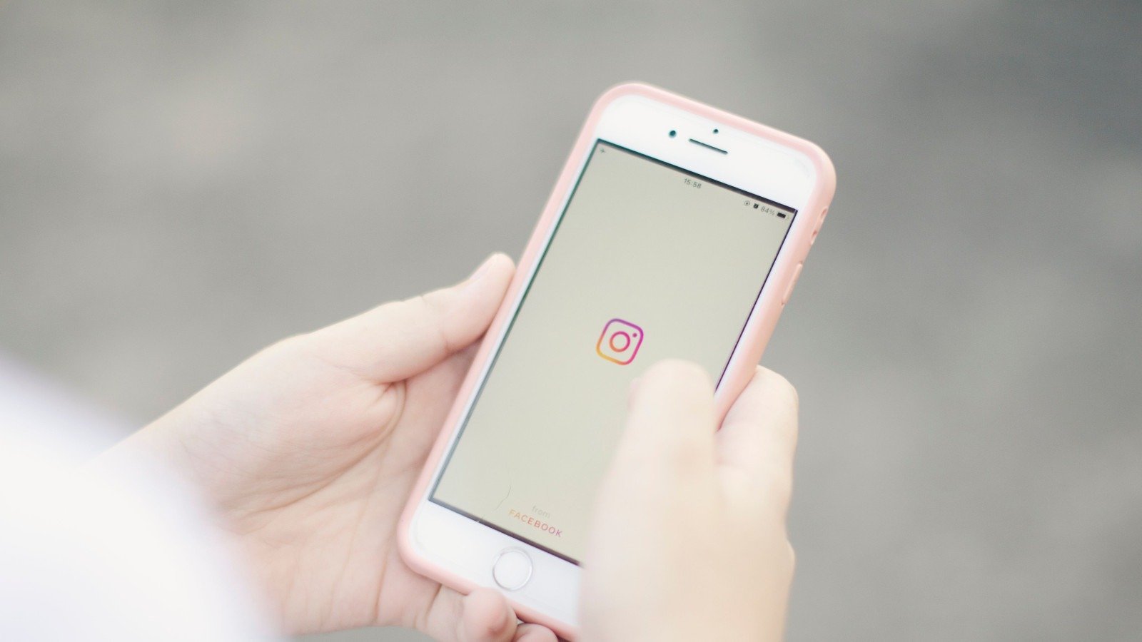 Plataformas como o Instagram, parte do grupo Meta, s&atilde;o palco de discuss&otilde;es sobre direitos e responsabilidades digitais dos usu&aacute;rios -  (crédito: Pexels)