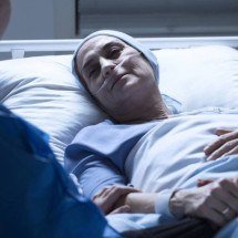 Especialista em cuidados paliativos revela o horário em que as pessoas costumam morrer - Tupi