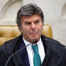 Fux dá 24h para redes removerem posts sobre Flávio Bolsonaro e Nossa Senhora Aparecida; entenda