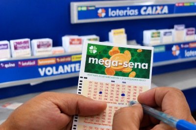 Apostas para a Mega-Sena podem ser realizadas em casas lot&eacute;ricas ou on-line, at&eacute; as 20h de cada sorteio -  (crédito: Divulga&ccedil;&atilde;o/CAIXA)
