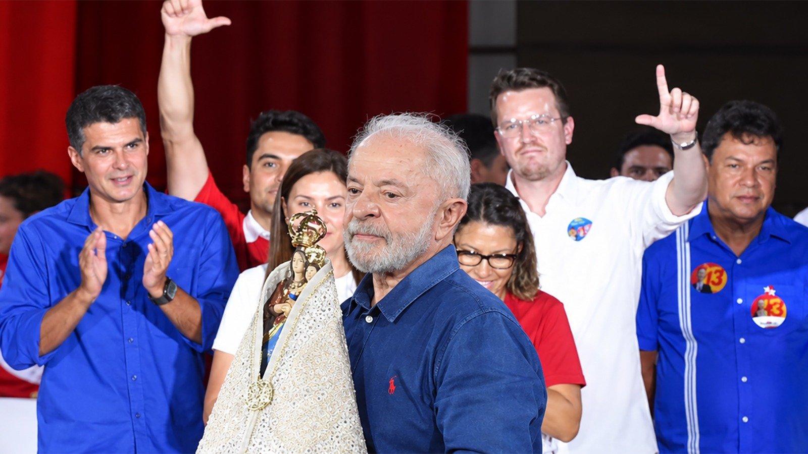 Lula exibe imagem de Nossa Senhora de Nazar&eacute; em com&iacute;cio em Bel&eacute;m, reafirmando sua defesa da padroeira do Brasil -  (crédito: Reprodu&ccedil;&atilde;o)