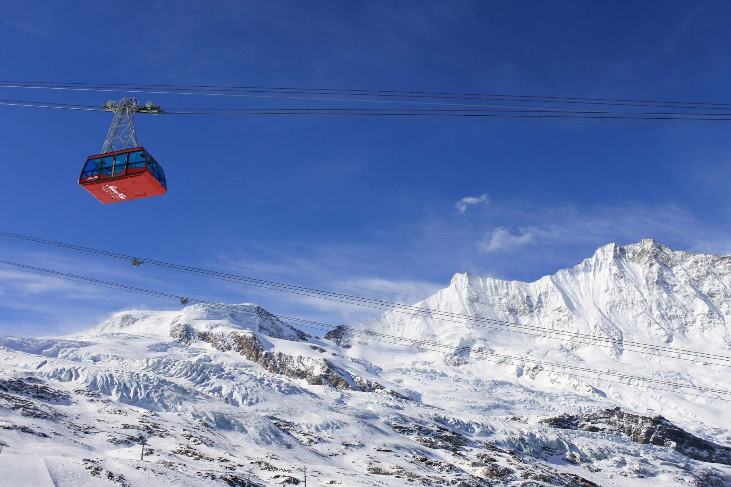 Saas-Fee é outra aposta para quem procura altitude e neve. A vila está a cerca de 1.800 metros e a área de esqui chega a aproximadamente 3.600 metros-Corey Catracho/Unsplash