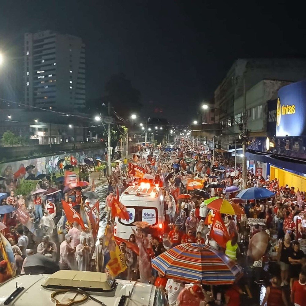 Lula cancela comício após apoiadores enfrentarem temporal em Juiz de Fora