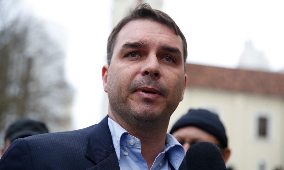 Flávio Bolsonaro é apontado em reportagem sobre festas privadas com garotas de programa e conflito com ex-sócio - (crédito: Tânia Rêgo/Agência Brasil)