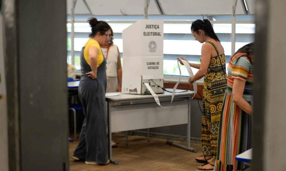 Eleitores não se lembram dos candidatos que votaram para Assembléias e Congresso -  (crédito: Tulio Santos/EM/D.A.Press – 6/10/24)