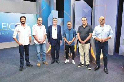Candidatos ao governo de Minas se reúnem antes do debate na noite de quarta-feira -  (crédito: Globo/Douglas Magno.)
