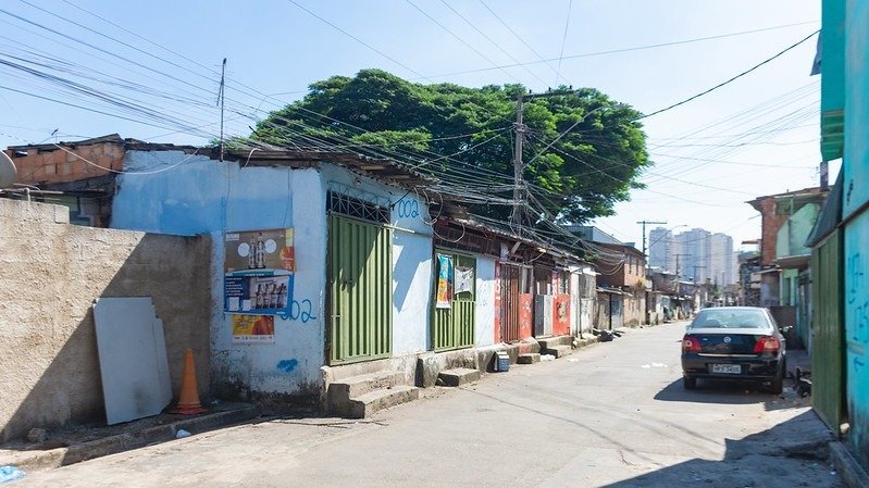 Casas em vila de Contagem que ser&atilde;o demolidas para obras de conten&ccedil;&atilde;o de enchentes, implicando na remo&ccedil;&atilde;o de centenas de fam&iacute;lias -  (crédito: Selena Souza/Prefeitura de Contagem)