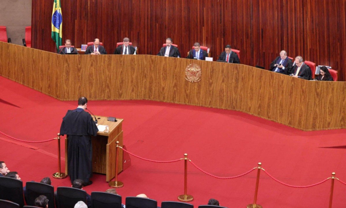 TSE faz ajuste, mas queda de braço com ala do STF mantém Brasília em alerta - (crédito: Foto: Luiz Roberto/TSE)